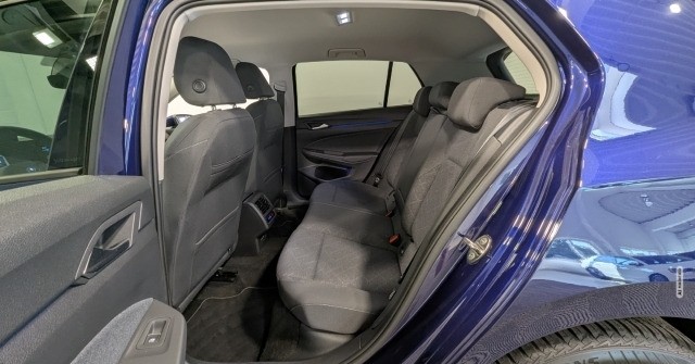 Volkswagen Golf VIII Life 2.0 TDI DSG LED CarPlay KAM ACC