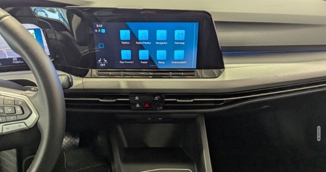 Volkswagen Golf VIII Life 2.0 TDI DSG LED CarPlay KAM ACC