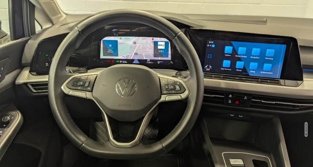 Volkswagen Golf VIII Life 2.0 TDI DSG LED CarPlay KAM ACC