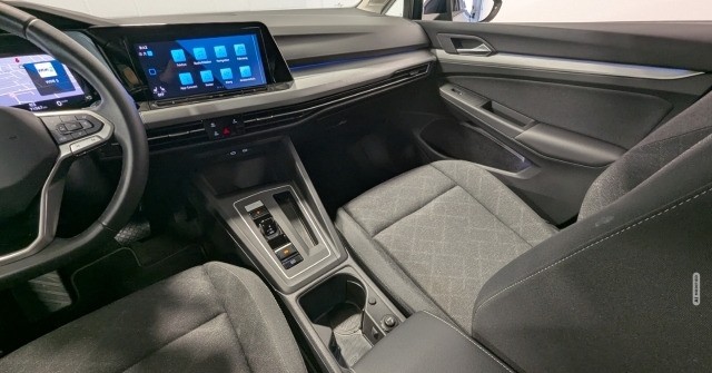 Volkswagen Golf VIII Life 2.0 TDI DSG LED CarPlay KAM ACC