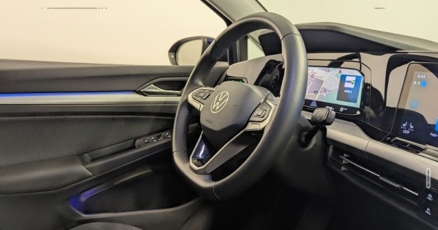 Volkswagen Golf VIII Life 2.0 TDI DSG LED CarPlay KAM ACC