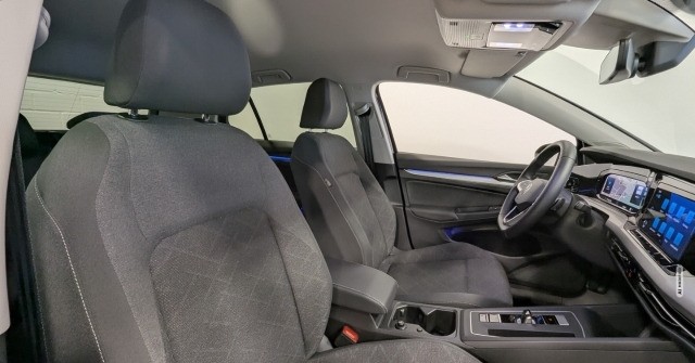 Volkswagen Golf VIII Life 2.0 TDI DSG LED CarPlay KAM ACC