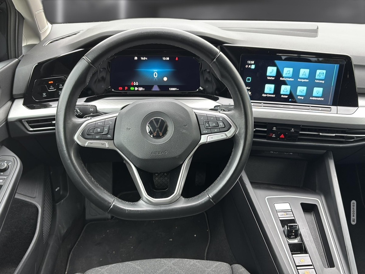 Volkswagen Golf VIII 2.0 TDI Life *LED*SHZ*LRH*RFK*NAVI*KLIMA