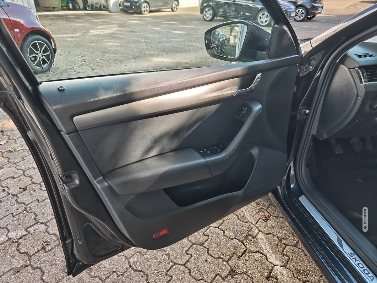 Skoda Octavia COMBI 1.0 TSI Soleil NAVI*ALU*PDC*PRIVACY*SHZ*TEMPO*
