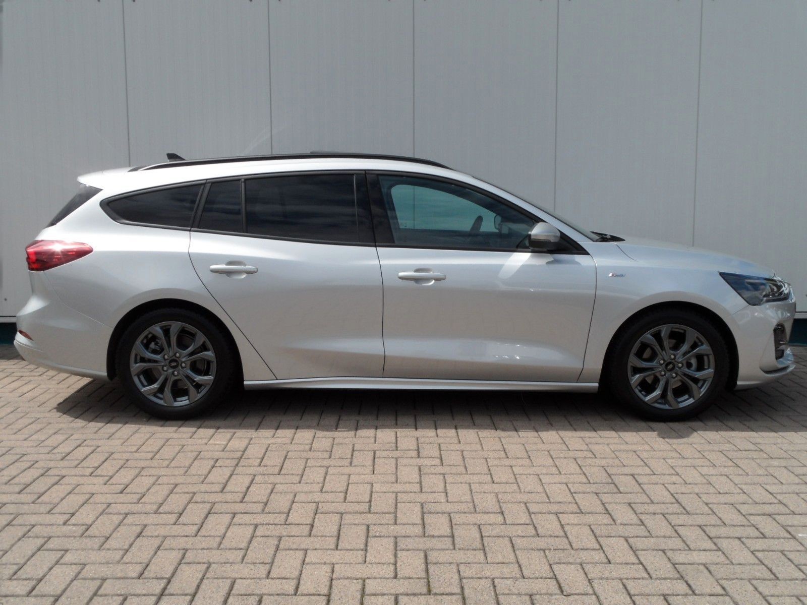 Ford Focus Turnier ST-Line X+Cam+Panoramadach+AHK+AT