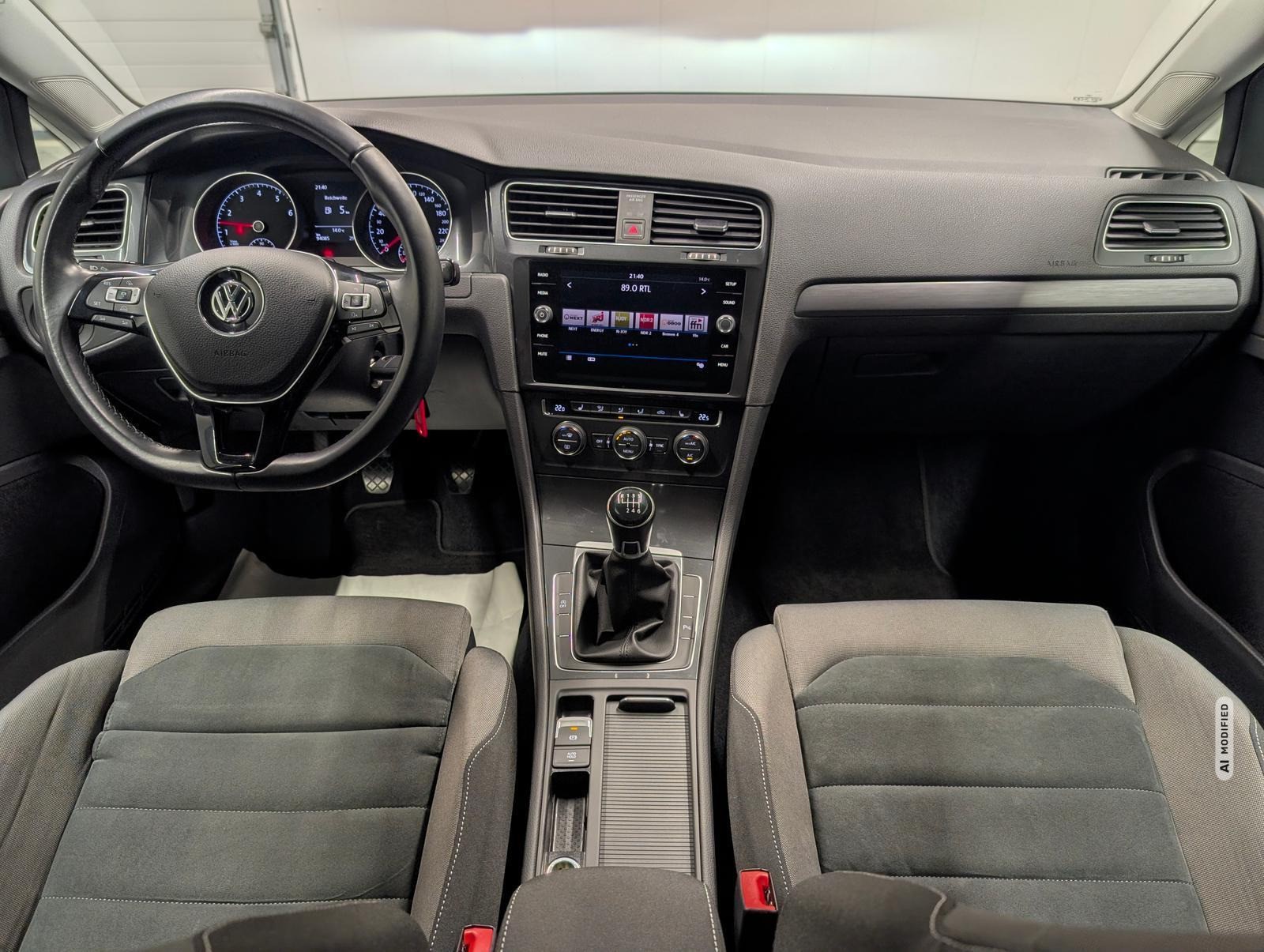 Volkswagen Golf VII LED/Massage/SHZ/PDC/ACC/17-LM