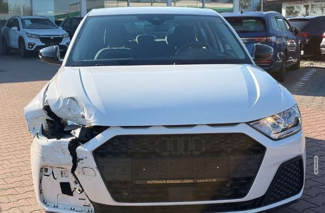 Audi A1 Sportback 30 TFSI beschädigt Digitales Cockpit Tem