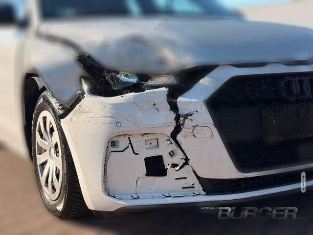 Audi A1 Sportback 30 TFSI beschädigt Digitales Cockpit Tem
