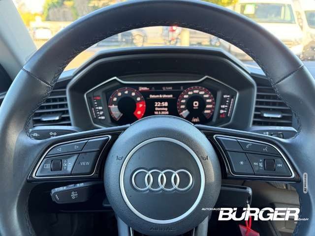 Audi A1 Sportback 30 TFSI beschädigt Digitales Cockpit Tem