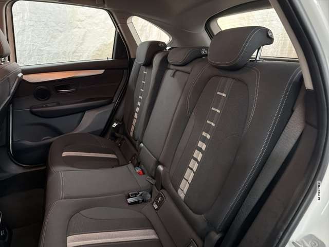 BMW 218 d Active Tourer NAVI LED PDC Sitzheizung AHK