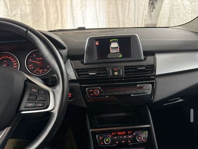 BMW 218 d Active Tourer NAVI LED PDC Sitzheizung AHK