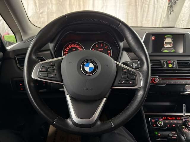 BMW 218 d Active Tourer NAVI LED PDC Sitzheizung AHK