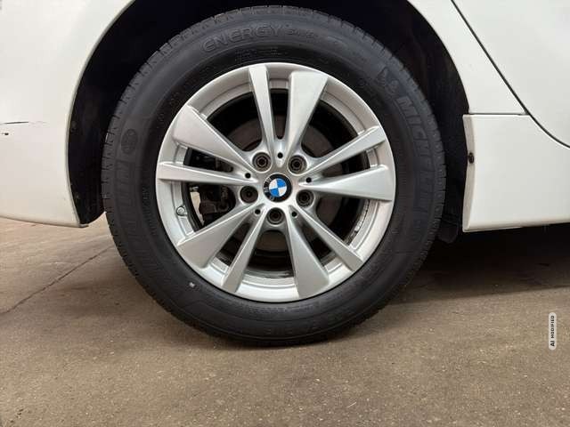 BMW 218 d Active Tourer NAVI LED PDC Sitzheizung AHK