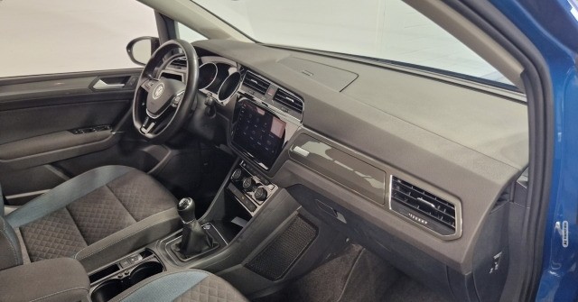 Volkswagen Touran 1.6TDI IQ.DRIVE Navi LED Park Assist