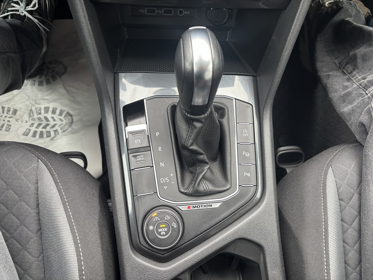 Volkswagen Tiguan 2.0 TSI Allrad*Standheizung*AHK*App-Connect*Winterpak