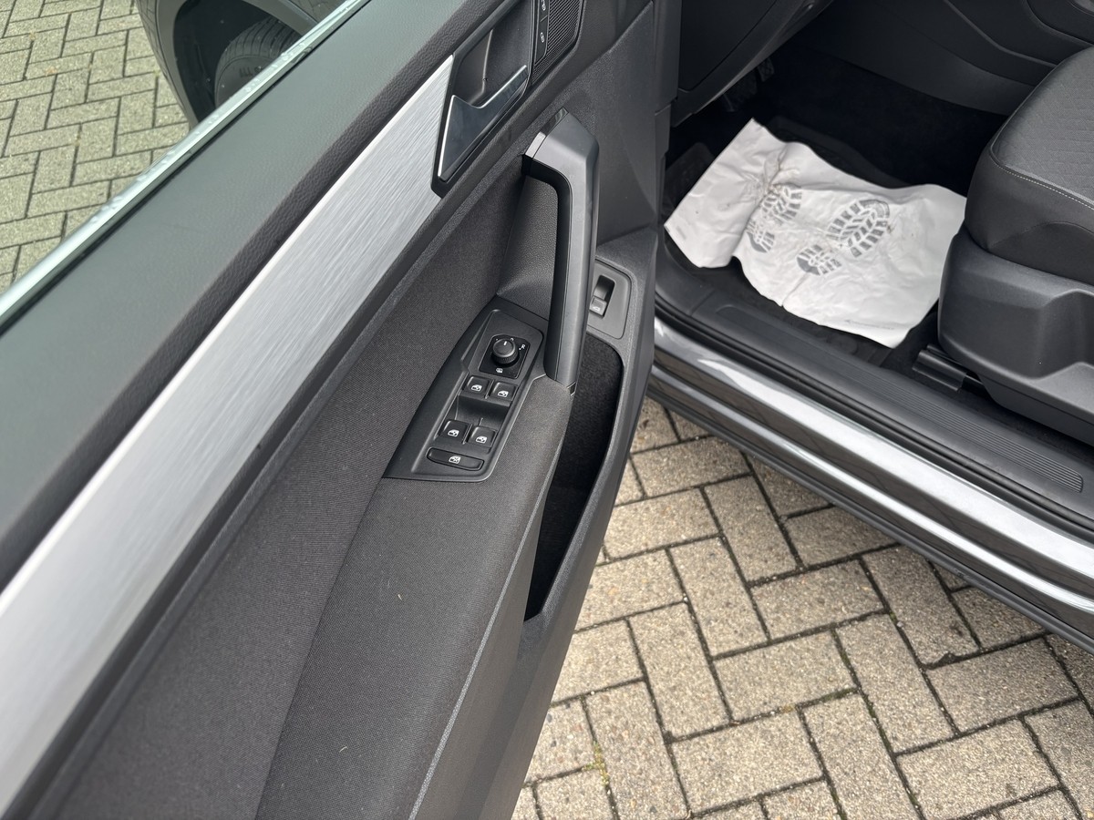 Volkswagen Tiguan 2.0 TSI Allrad*Standheizung*AHK*App-Connect*Winterpak