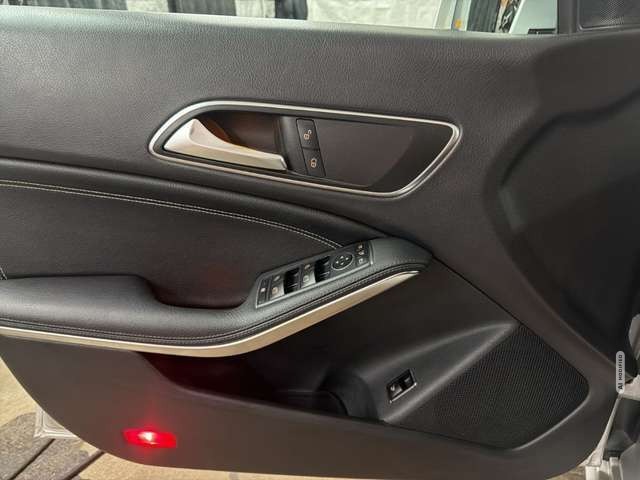 Mercedes-Benz CLA 180 Urban NAVI Kamera Park-Assistent Keyless