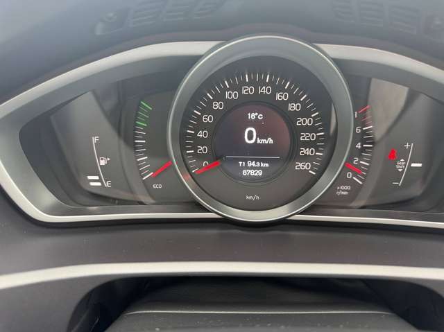Volvo V40 Kinetic AHK, Temp, Klima, Keless, Rückcam,