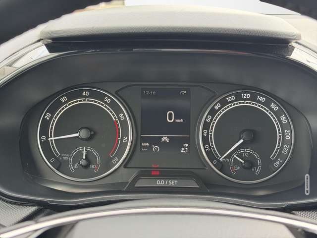 Skoda Fabia 1.0 MPI Selection KLIMAAUTOMATIK / LED / SITZHEIZU