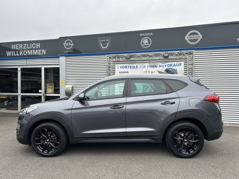 Hyundai Tucson 1.6 TREND AUTOM*KLIMA*SHZG*NAVI*BTH*ALU*PDC*R-CAM