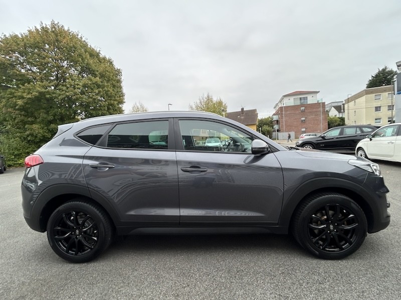 Hyundai Tucson 1.6 TREND AUTOM*KLIMA*SHZG*NAVI*BTH*ALU*PDC*R-CAM