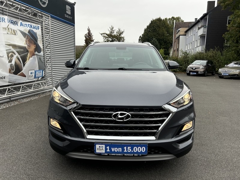 Hyundai Tucson 1.6 TREND AUTOM*KLIMA*SHZG*NAVI*BTH*ALU*PDC*R-CAM