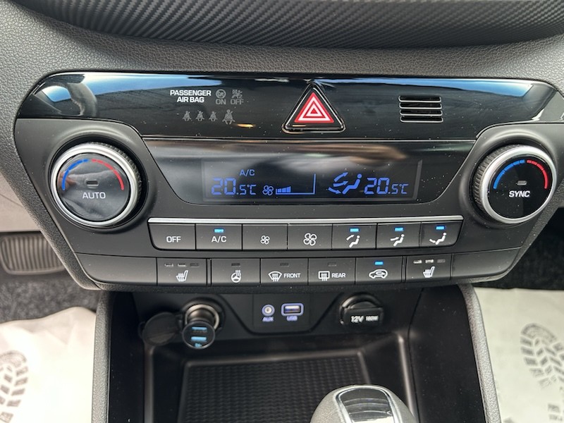 Hyundai Tucson 1.6 TREND AUTOM*KLIMA*SHZG*NAVI*BTH*ALU*PDC*R-CAM