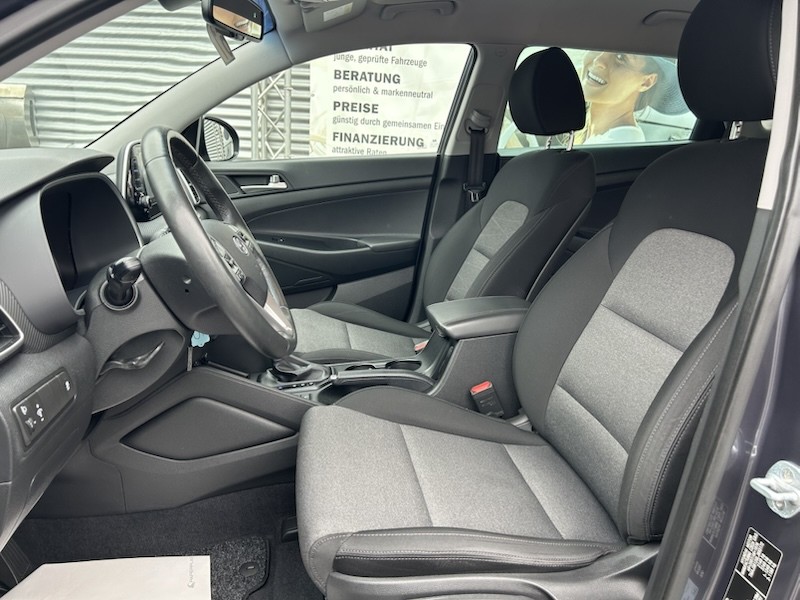 Hyundai Tucson 1.6 TREND AUTOM*KLIMA*SHZG*NAVI*BTH*ALU*PDC*R-CAM