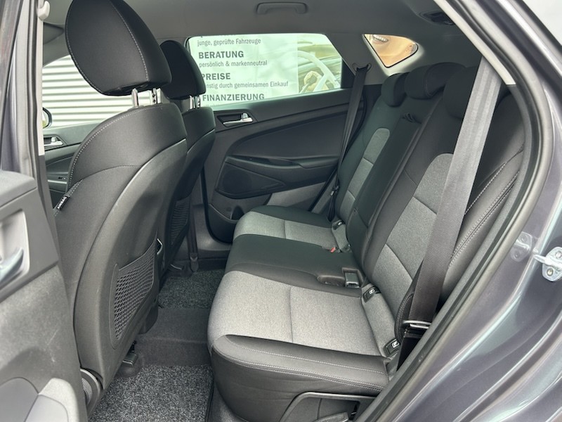 Hyundai Tucson 1.6 TREND AUTOM*KLIMA*SHZG*NAVI*BTH*ALU*PDC*R-CAM
