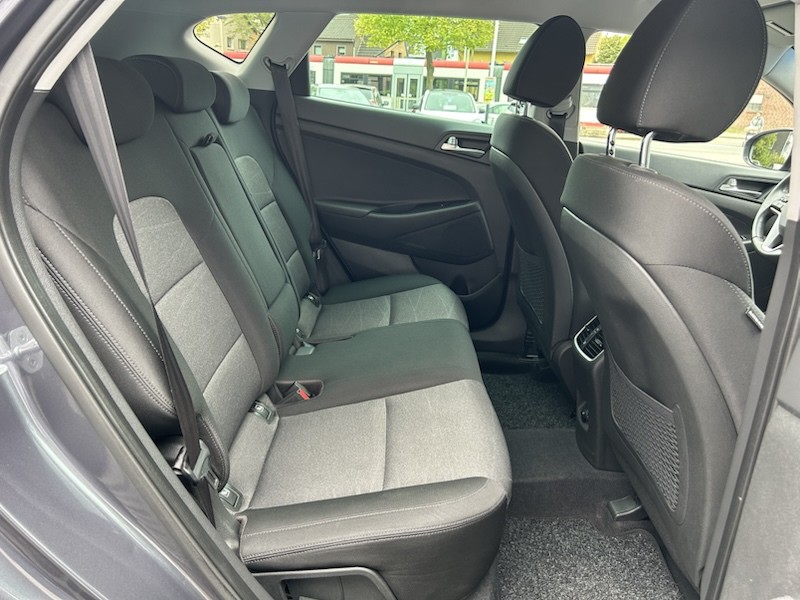 Hyundai Tucson 1.6 TREND AUTOM*KLIMA*SHZG*NAVI*BTH*ALU*PDC*R-CAM