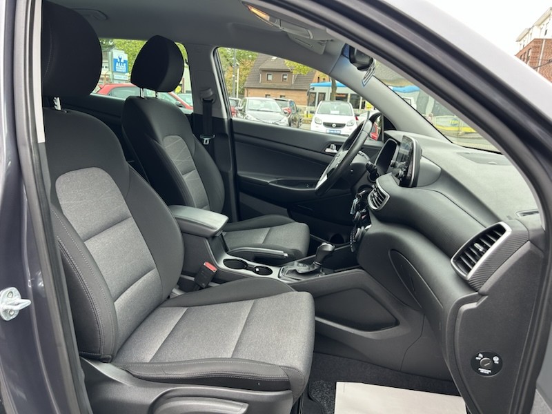 Hyundai Tucson 1.6 TREND AUTOM*KLIMA*SHZG*NAVI*BTH*ALU*PDC*R-CAM