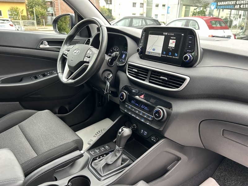 Hyundai Tucson 1.6 TREND AUTOM*KLIMA*SHZG*NAVI*BTH*ALU*PDC*R-CAM