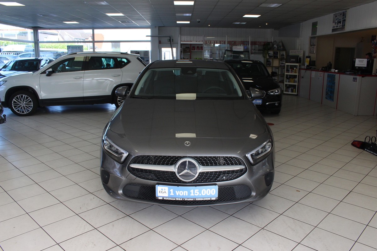 Mercedes-Benz A 180 Progressive LED NAVI LEDER