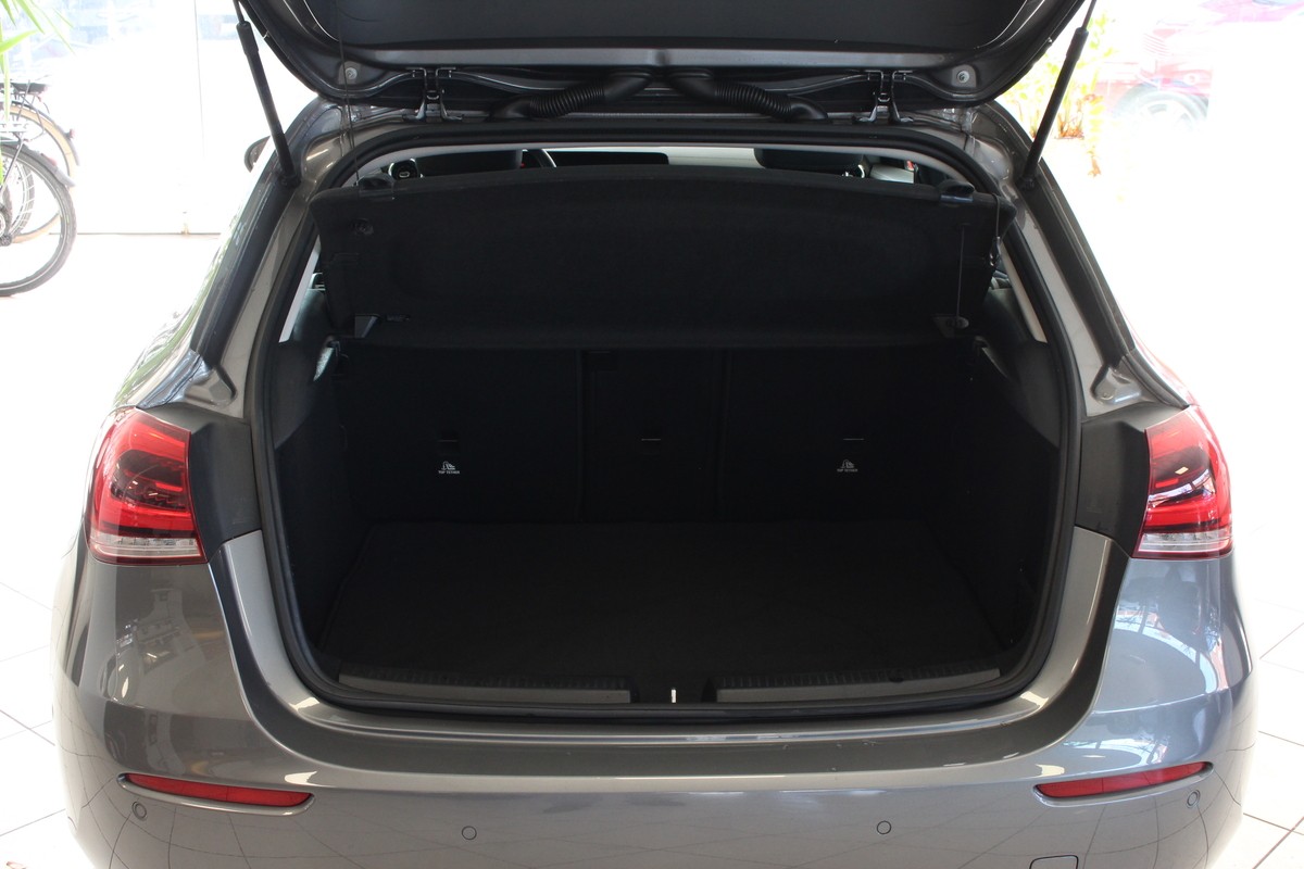 Mercedes-Benz A 180 Progressive LED NAVI LEDER
