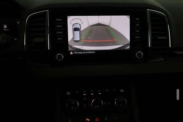 Skoda Karoq 1.5 TSI Style, AHK, Pano, LED, Navi, Kamera, 1. Ha