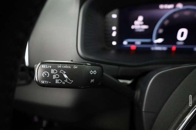 Skoda Karoq 1.5 TSI Style, AHK, Pano, LED, Navi, Kamera, 1. Ha
