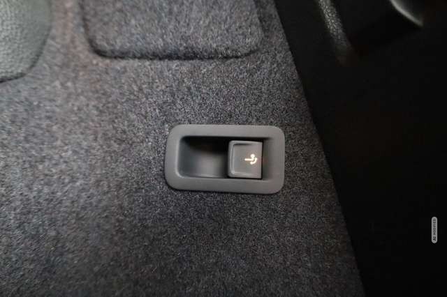 Skoda Karoq 1.5 TSI Style, AHK, Pano, LED, Navi, Kamera, 1. Ha