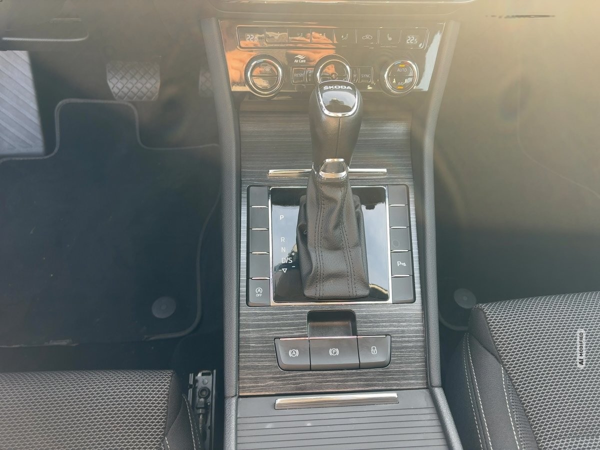 Skoda Superb Combi 1.5 TSI ACT Style ACC,AUTOM.,LED,LM