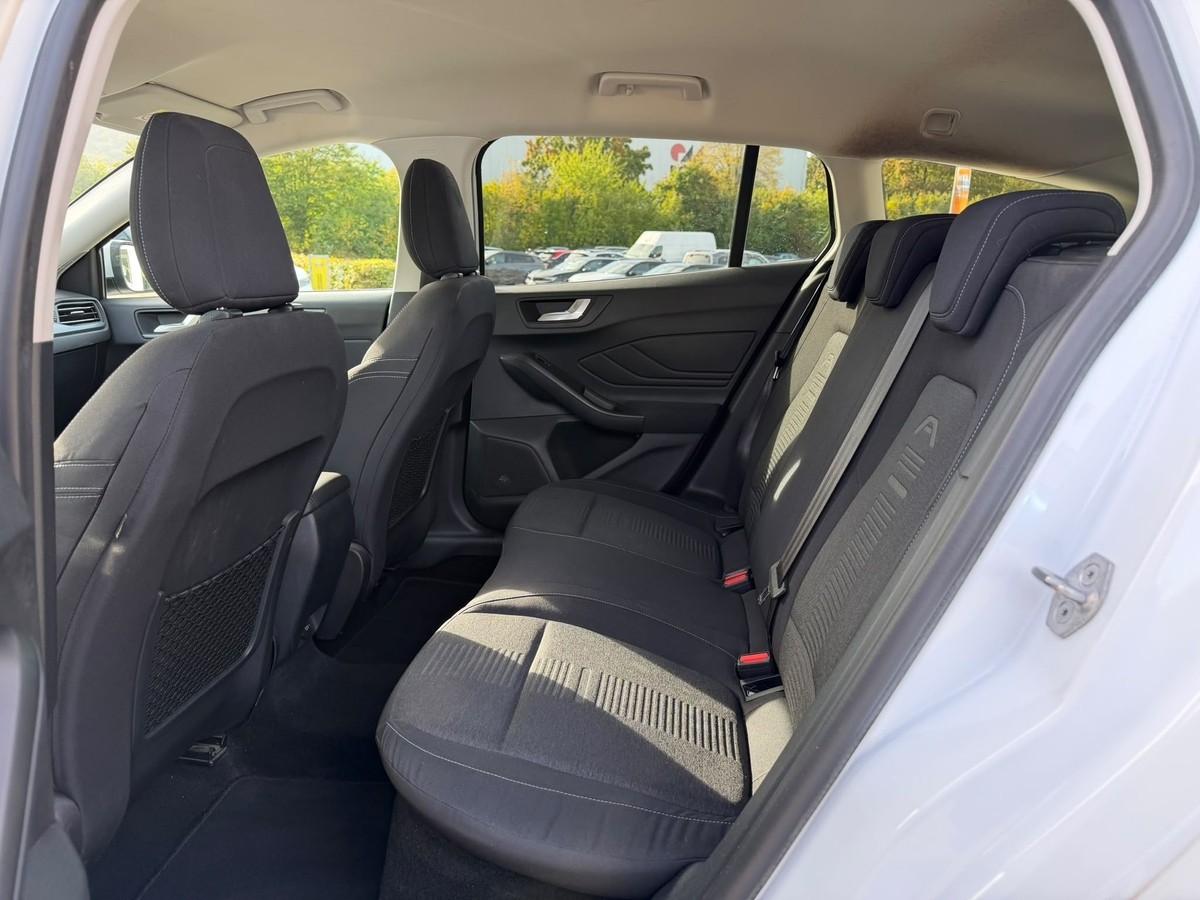 Ford Focus 1.5 EcoBoost Active + Allwetterreifen