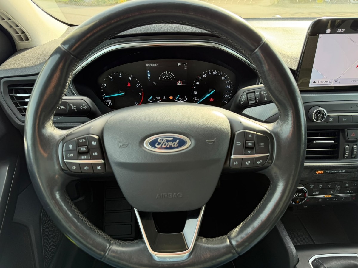 Ford Focus 1.5 EcoBoost Active + Allwetterreifen