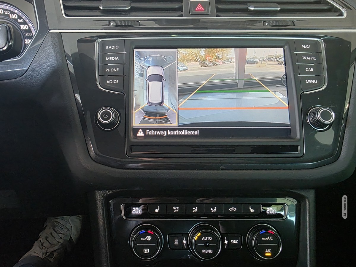 Volkswagen Tiguan 2.0 TDI BMT Highline 4Motion R-LINE; Pano