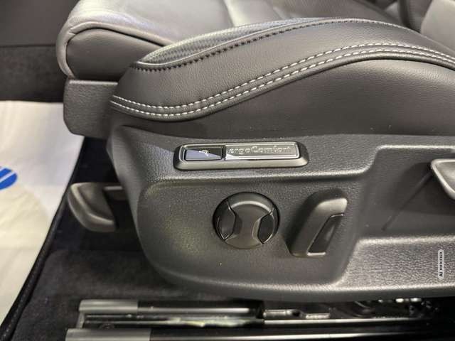 Volkswagen Passat 2.0 TDI R-Line Elegance DSG*Navi*LED*ACC*