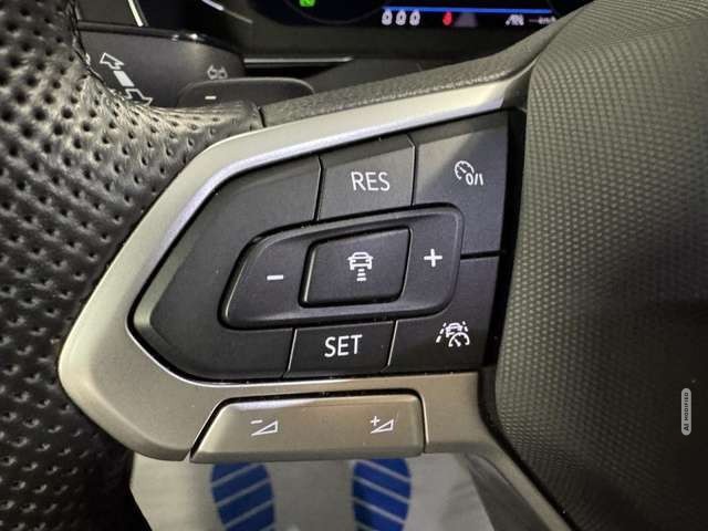 Volkswagen Passat 2.0 TDI R-Line Elegance DSG*Navi*LED*ACC*
