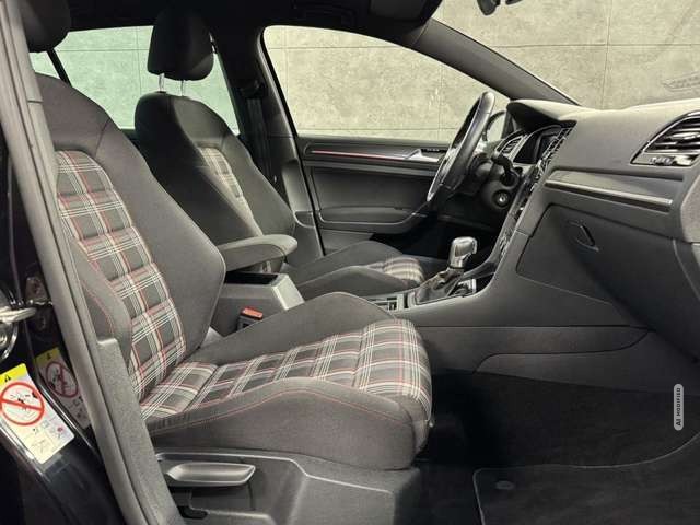 Volkswagen Golf VII GTI Performance DSG*Navi*LED*ACC*PDC*