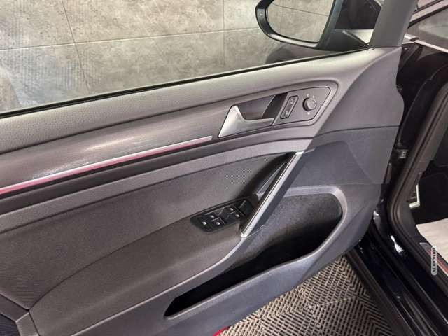 Volkswagen Golf VII GTI Performance DSG*Navi*LED*ACC*PDC*