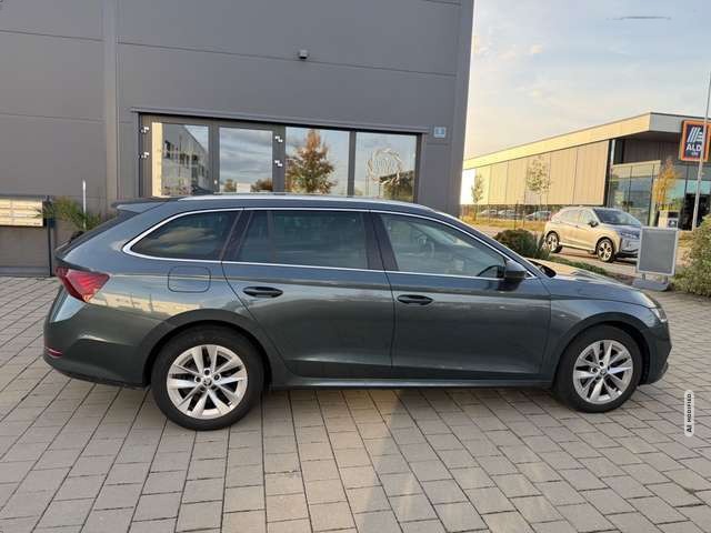 Skoda Octavia Combi First Edition