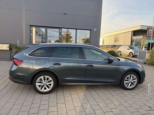 Skoda Octavia Combi First Edition