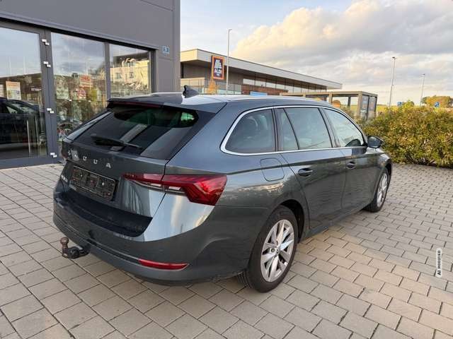 Skoda Octavia Combi First Edition