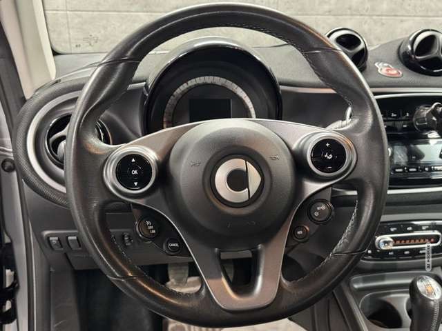 Smart ForTwo 1.0 cabrio Basis Tempomat*SHZ*Alu*Klima*