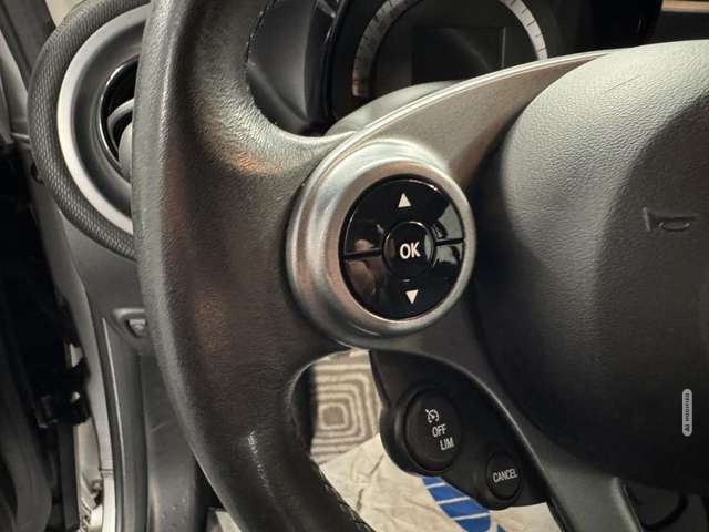 Smart ForTwo 1.0 cabrio Basis Tempomat*SHZ*Alu*Klima*